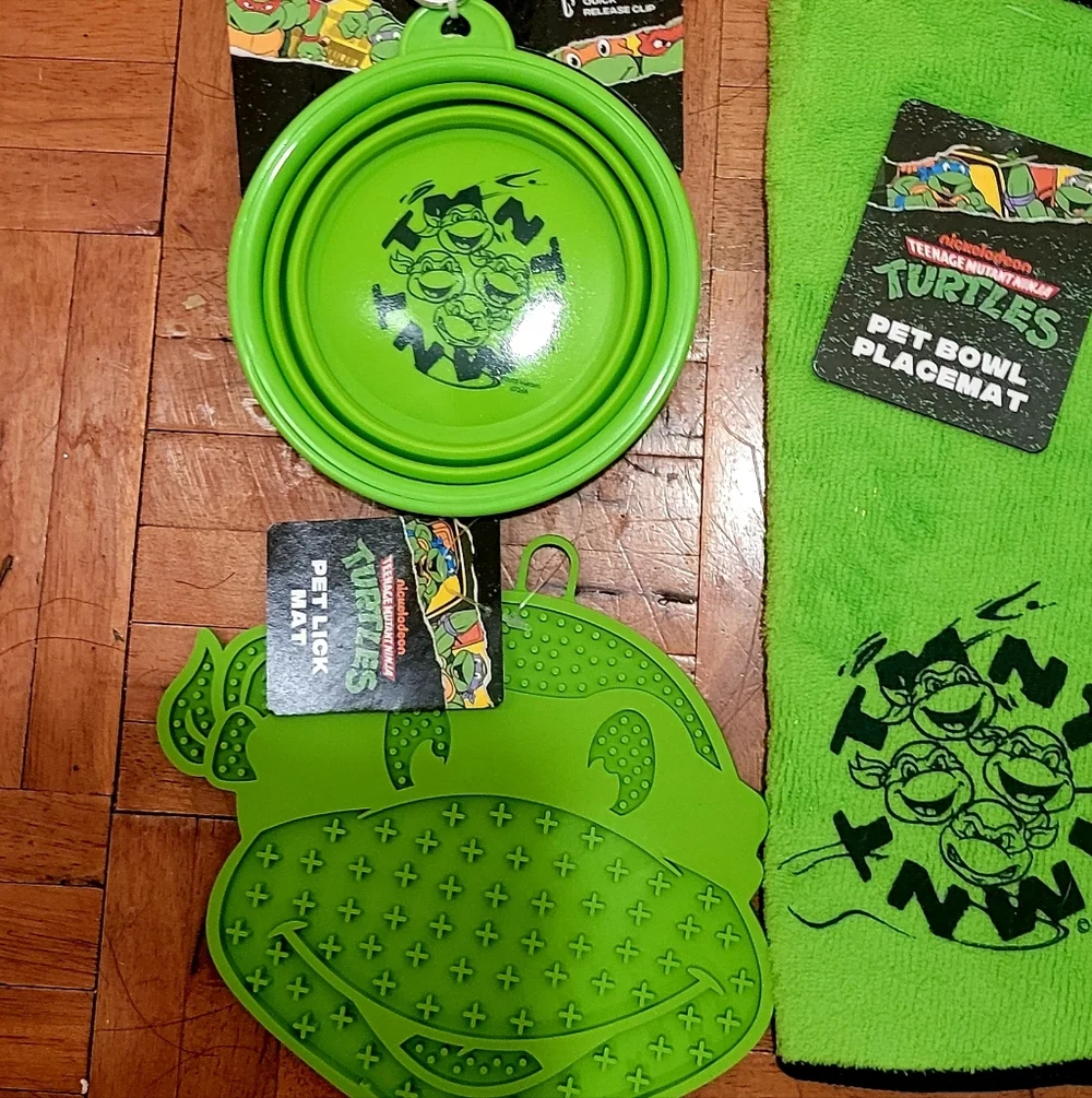 TMNT dog Pet Accessories Bowl Seatbelt Balls Lick Mat Brush Green